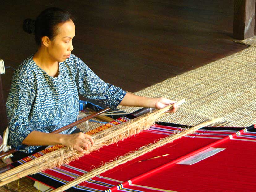 Hidden, blurred and visible: migrant women fabricating a home in new spaces