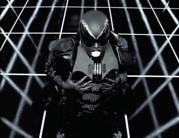 2101712-music-aliens-Missy-Elliott-Shes-A-Bitch.jpg.custom1200x675x20.dimg