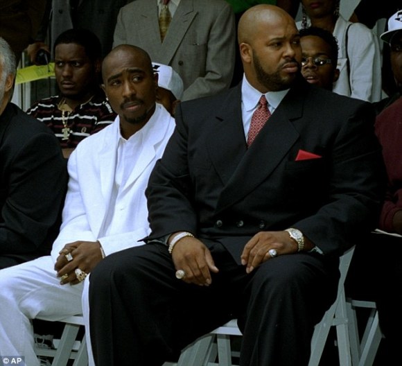 article-2133123-044BB0A50000044D-927_634x578