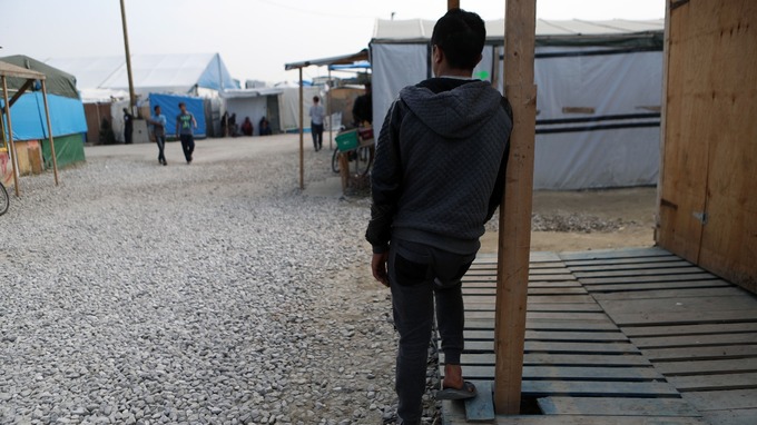 Minor refugees left waiting in the dark in France