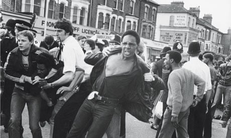 brixton-1981-riot-spark-007